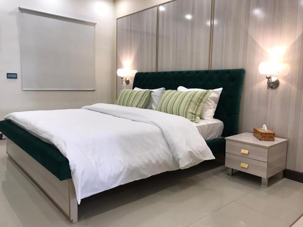 Airport Hotel Karaczi Zewnętrze zdjęcie